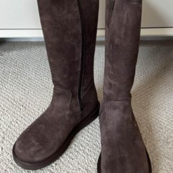 New UGG Women's Classic Tall II Boot - Picture 1 of 3